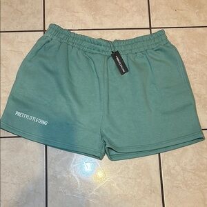 Pretty‎ Little Thing Shorts Size 14